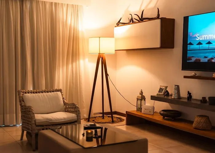 Luxurious 3-Bedroom Apt With Sea Views - Sd10
